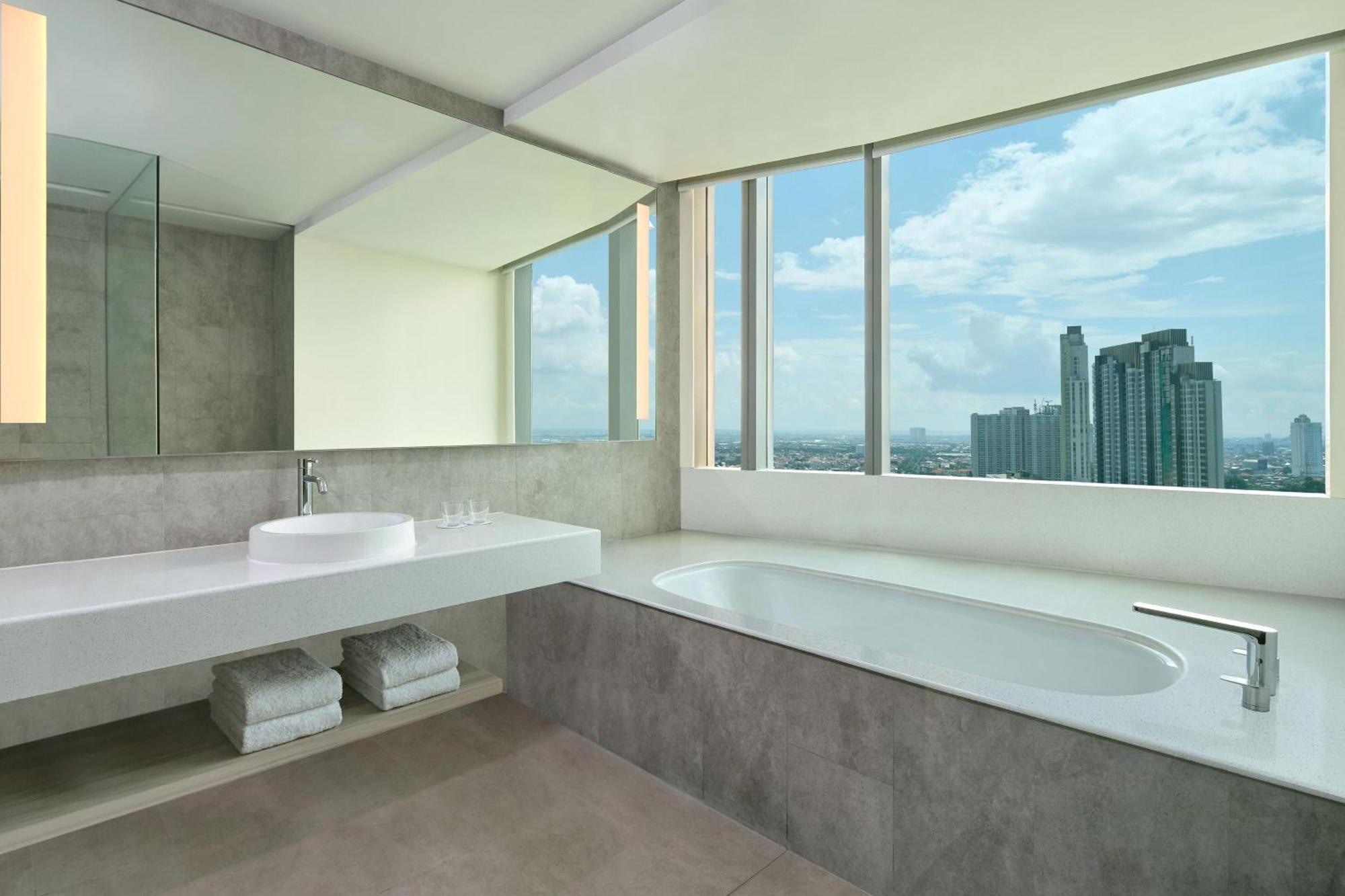 Four Points By Sheraton Surabaya, Pakuwon Indah Extérieur photo