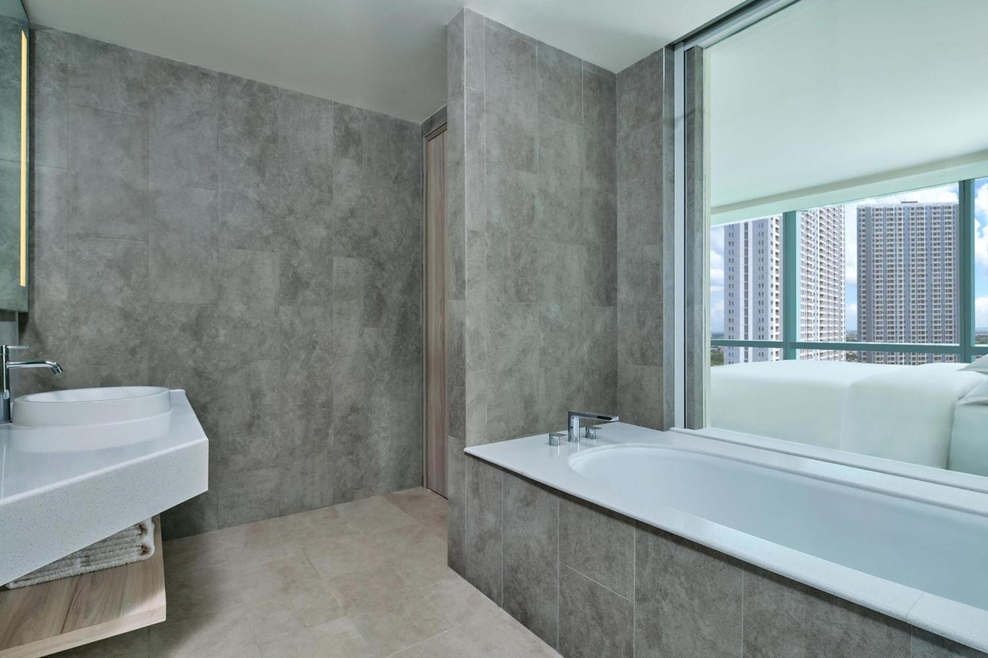 Four Points By Sheraton Surabaya, Pakuwon Indah Extérieur photo