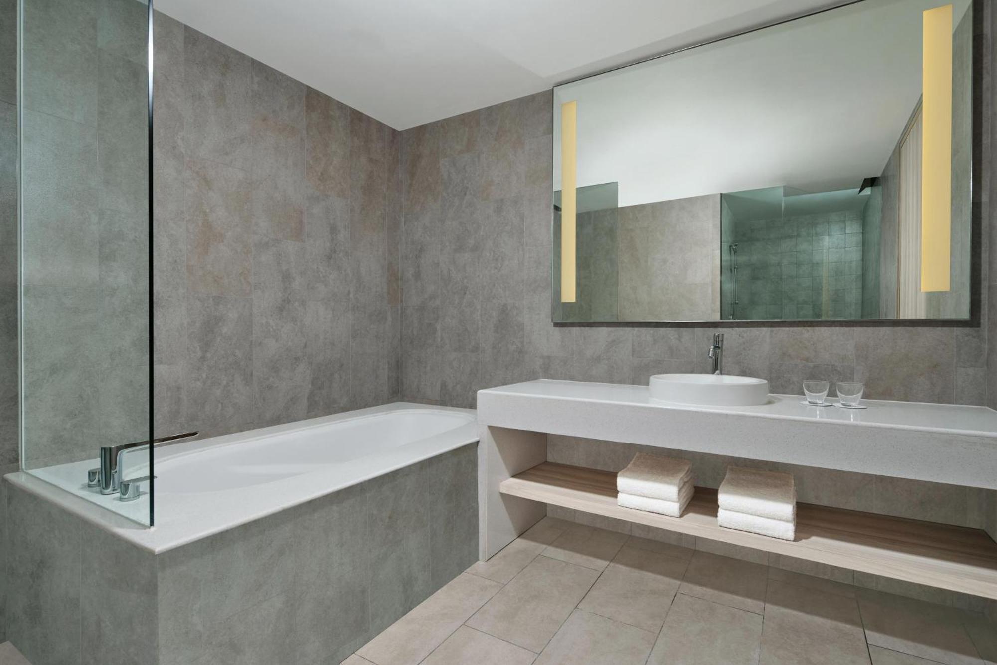 Four Points By Sheraton Surabaya, Pakuwon Indah Extérieur photo